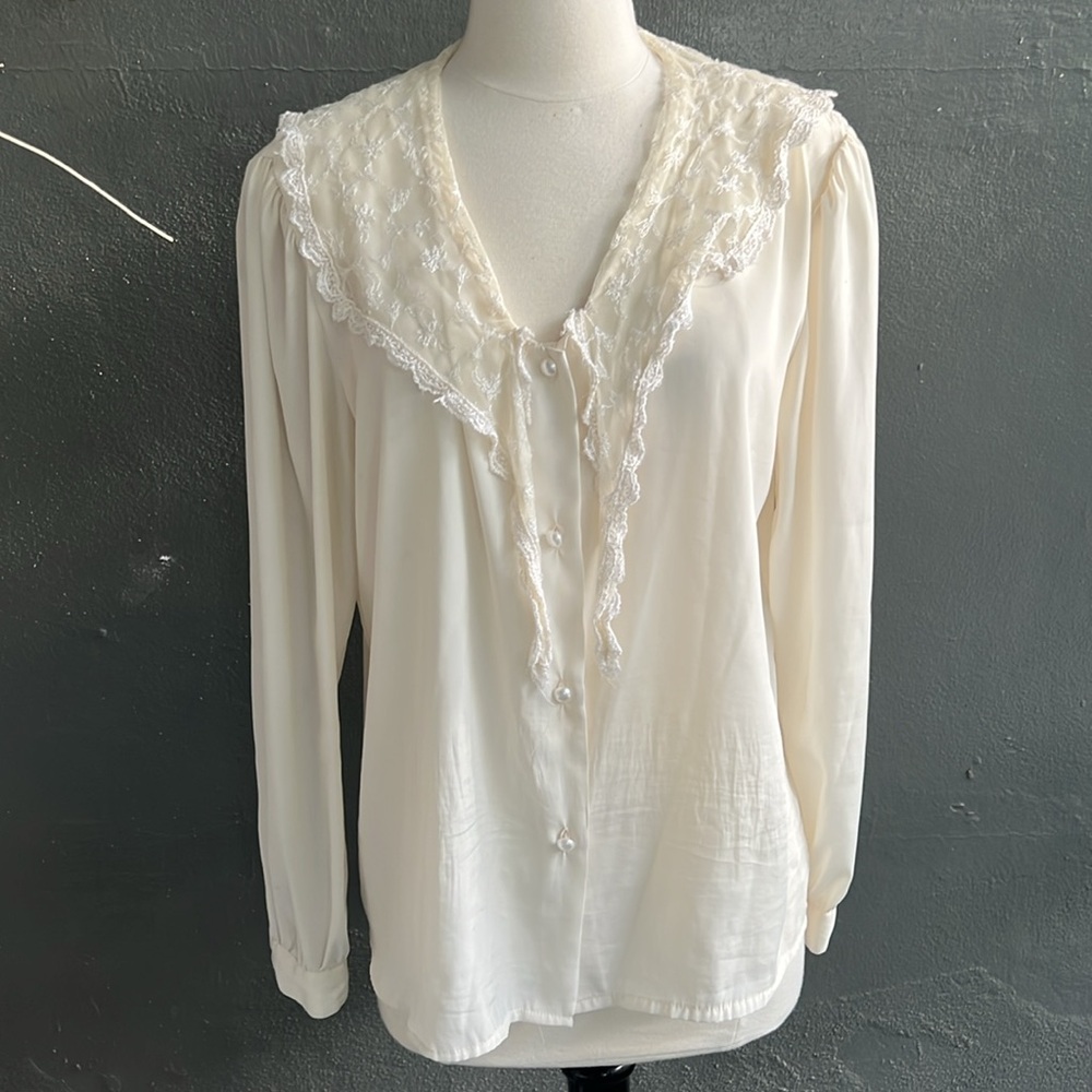 Chic White Lace Trim Blouse - Picture 10 of 10